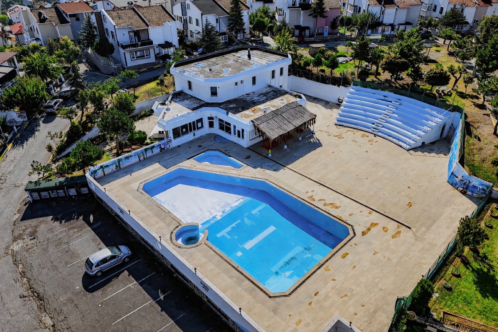 5+1 Villa with Pool, Sauna, and Turkish Bath in Özyörem Site