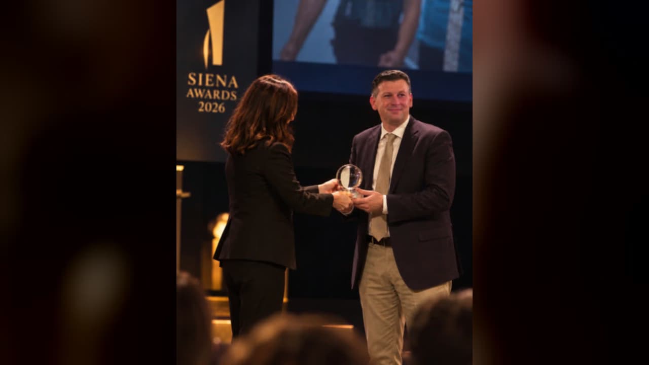 Anadolu cameraman Vural Elibol wins at Siena awards for ICE arrests documentary