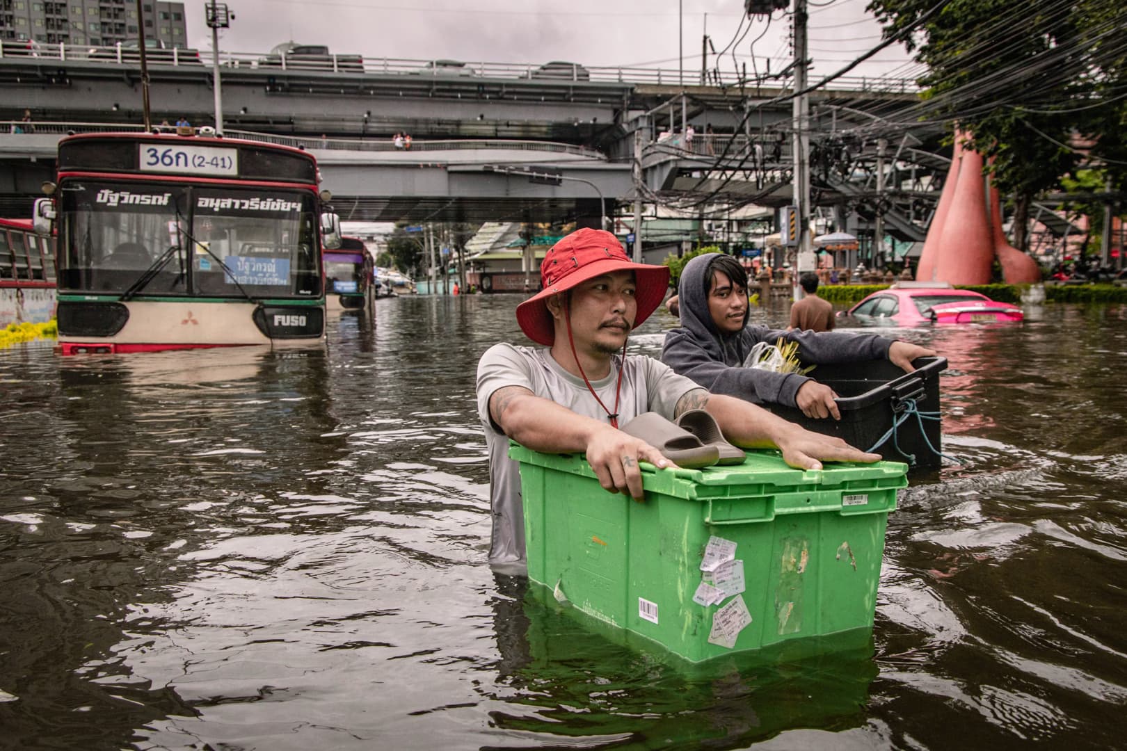 Bangkok floods affect about 700,000 people as waters begin to recede