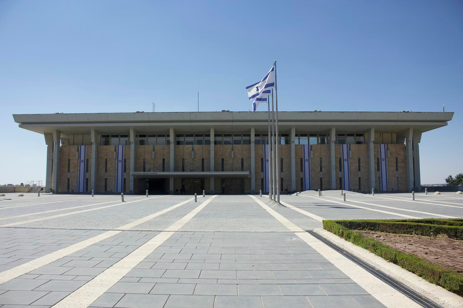 Anket: Eisenkot, İsrail seçimine bir hafta kala Netanyahu'yla farkı açtı