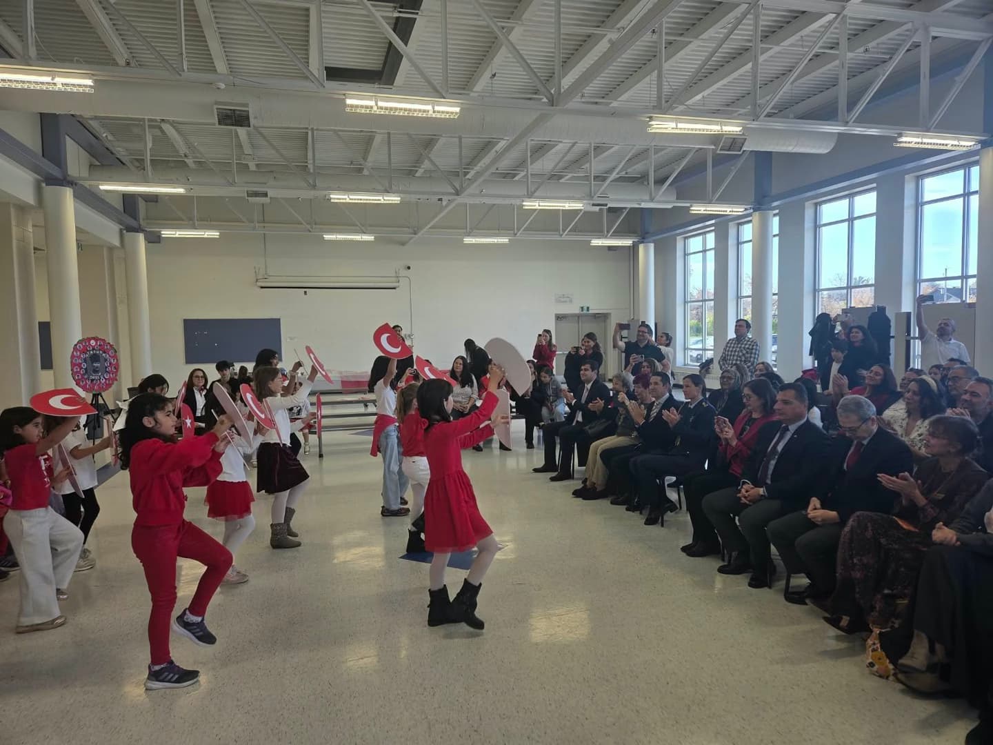 Посольство Турции в Оттаве посетило праздник Дня республики в школе Ататюрка