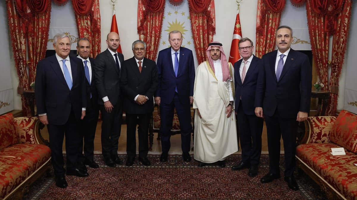 Erdoğan receives foreign ministers of six countries after first R4+E3 talks in Istanbul