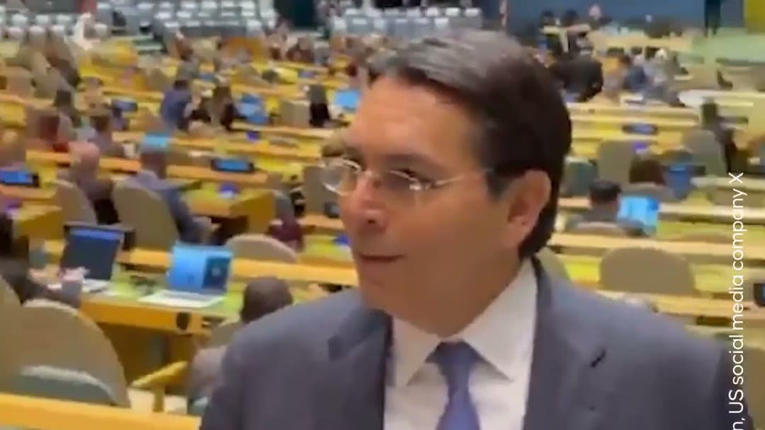 Israeli UN envoy offers Starlink terminal to Iranian diplomat, who ignores him