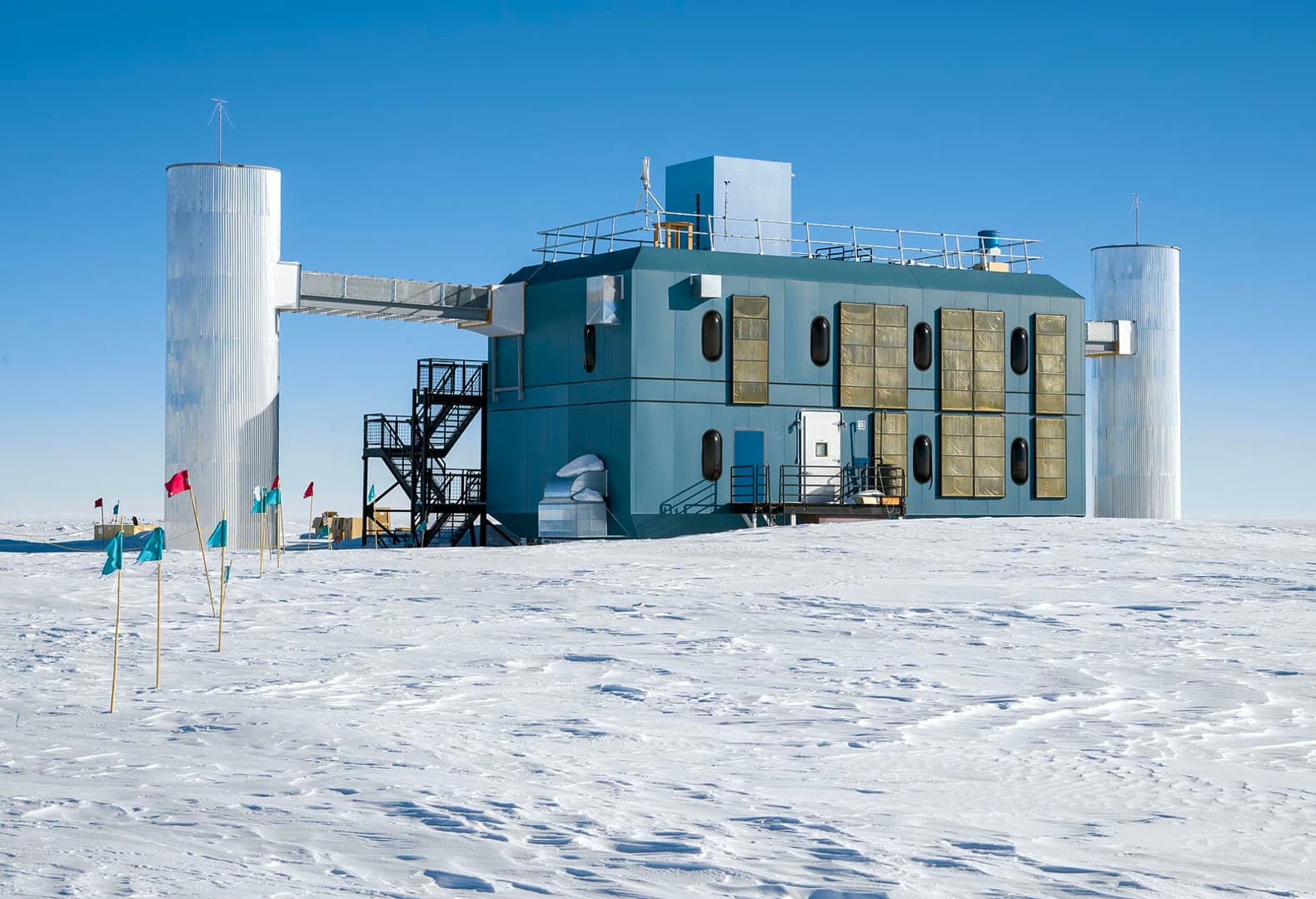 Turkish physicist Emre Burak Yıldızcı works on Nobel-winning IceCube neutrino experiment