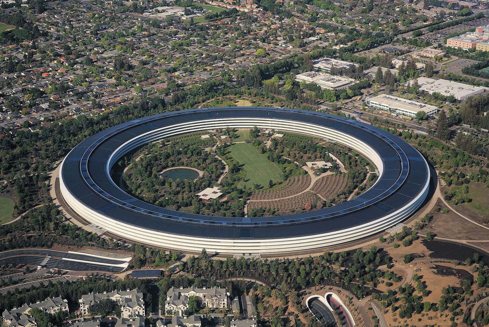 Apple closes above $5 trillion in market value for the first time