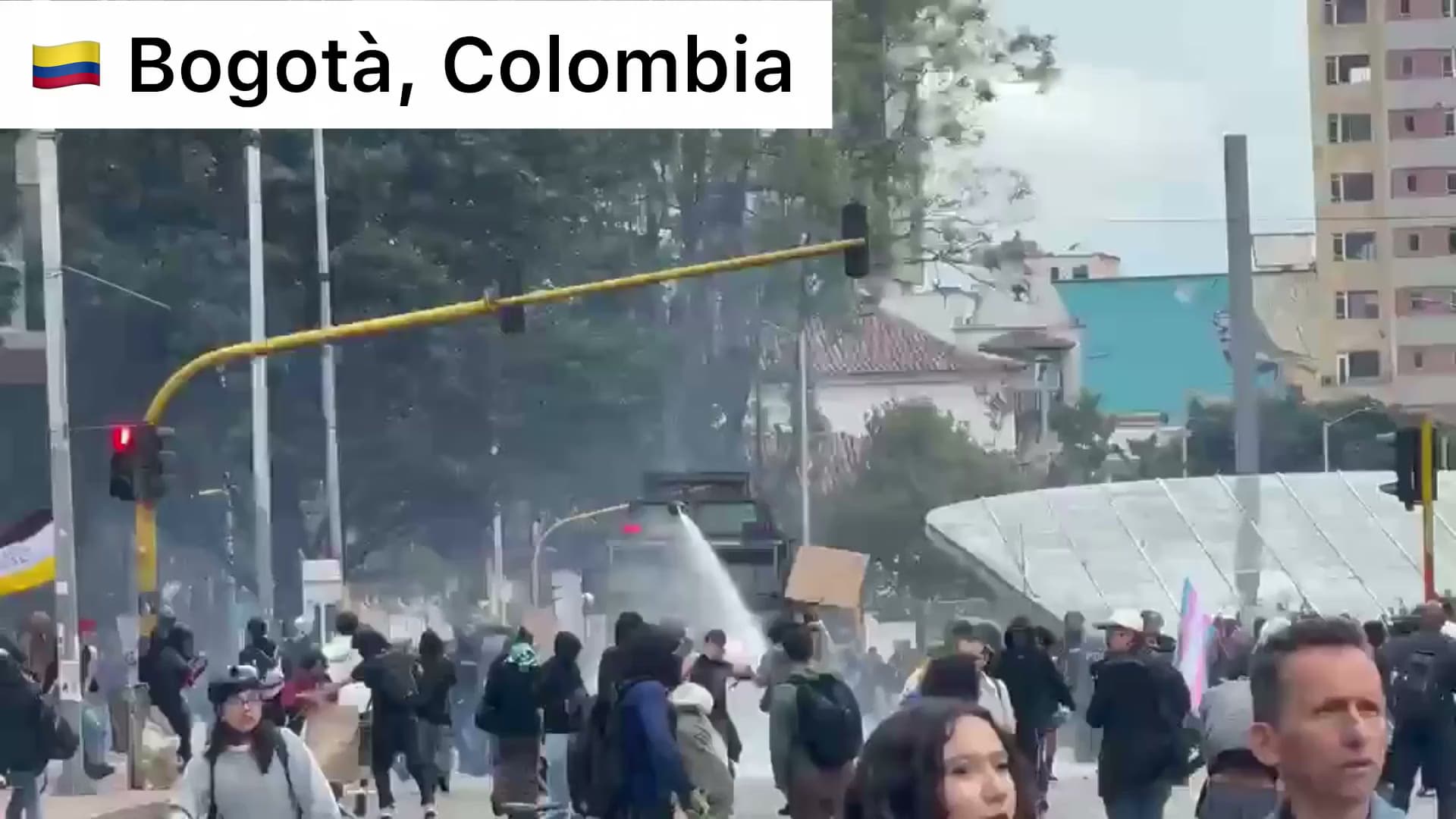 Kolombiya’da “kültürel karşı devrim” sokağa taştı: Bogota’da Ulusal Müze önünde arbede