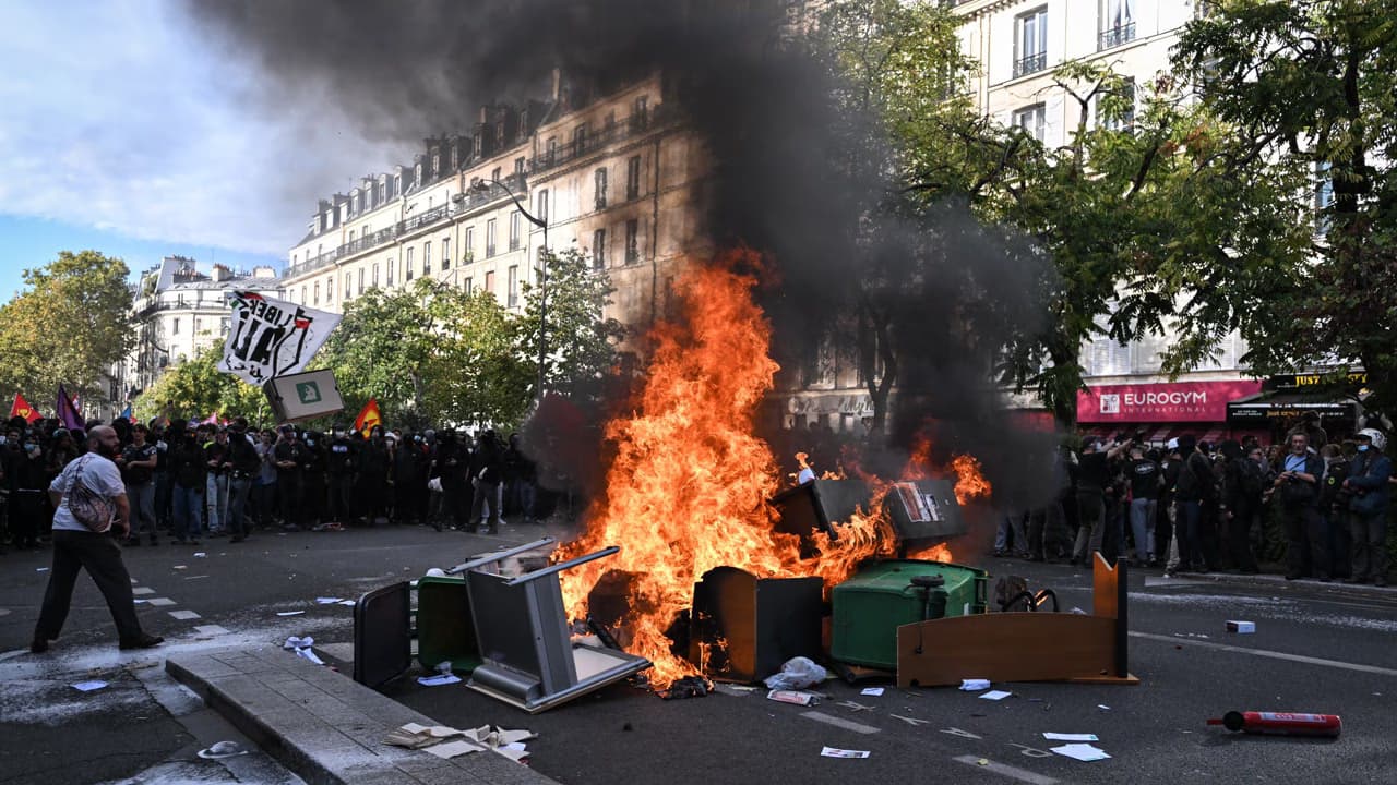 France: 30,000 students out of class after 24 high schools burned