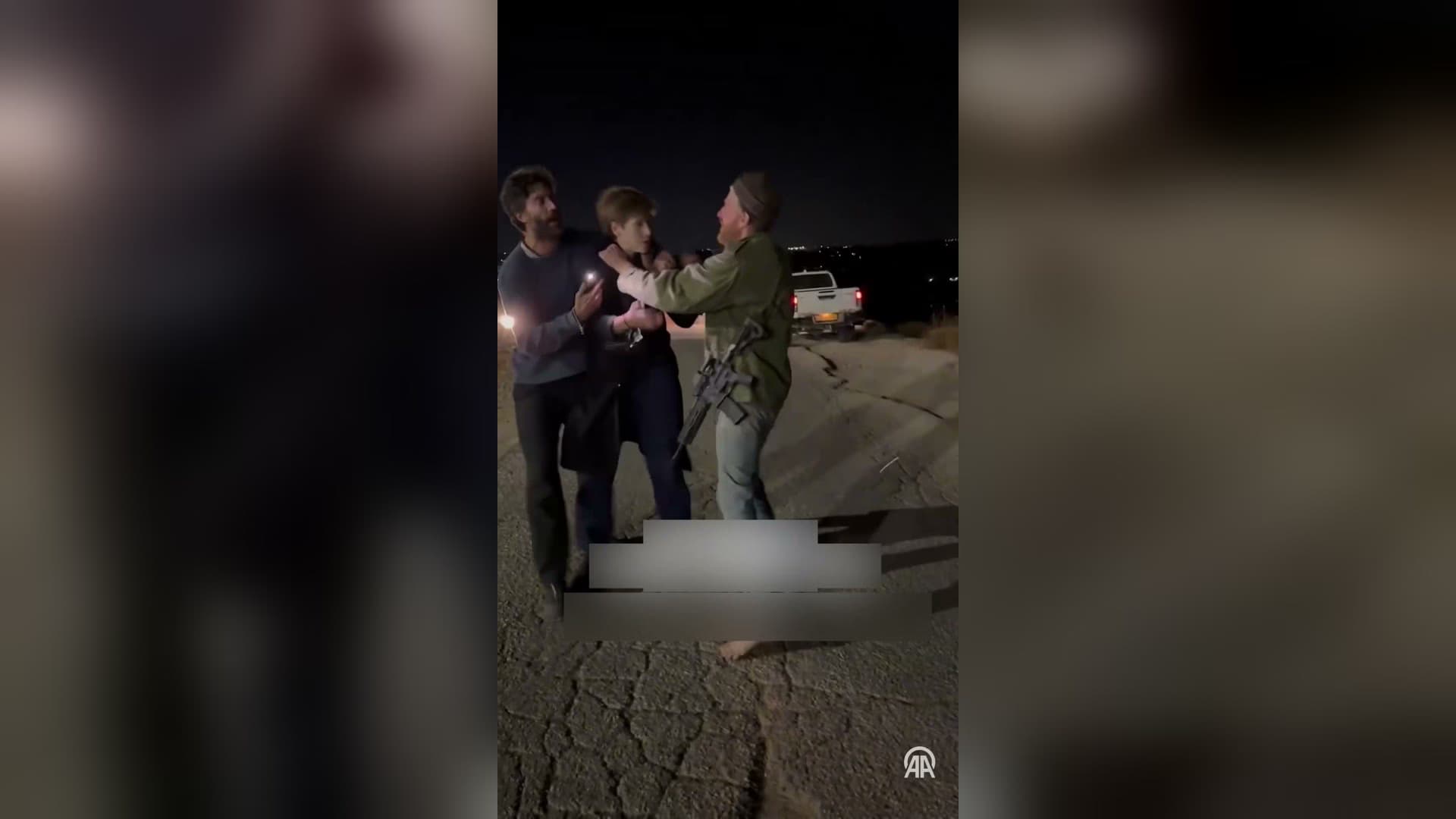 Вооруженные израильские поселенцы напали на американского журналиста и двух репортеров у Хеврона