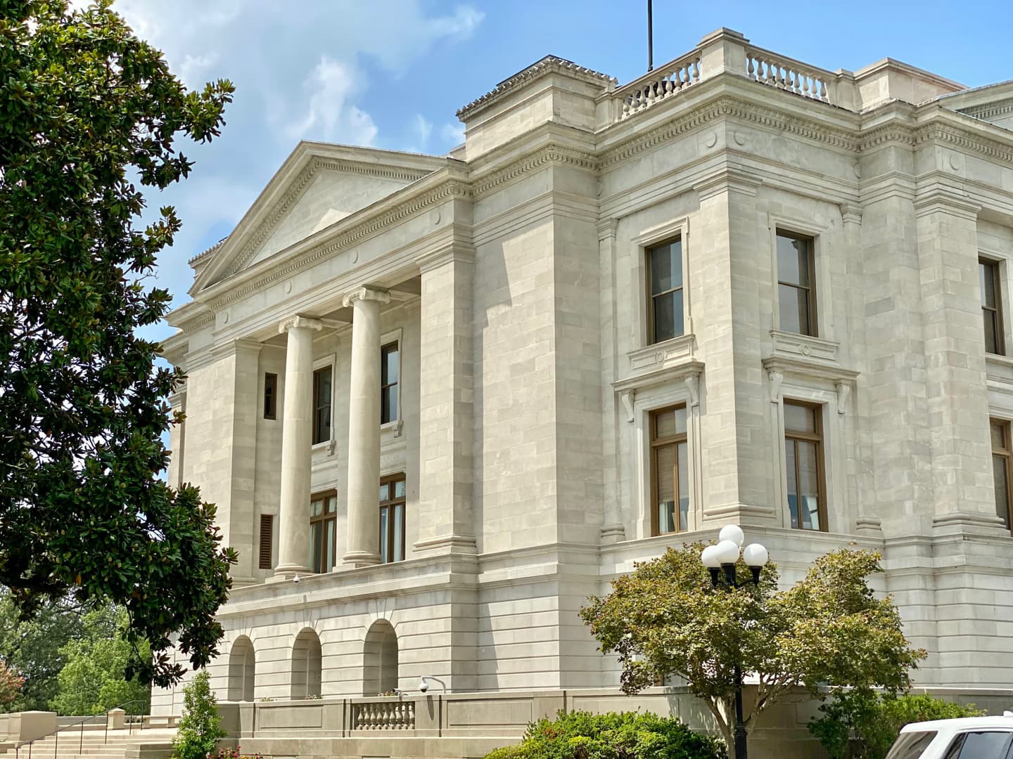 Arkansas Senate race draws attention as Democrats eye a rare opening