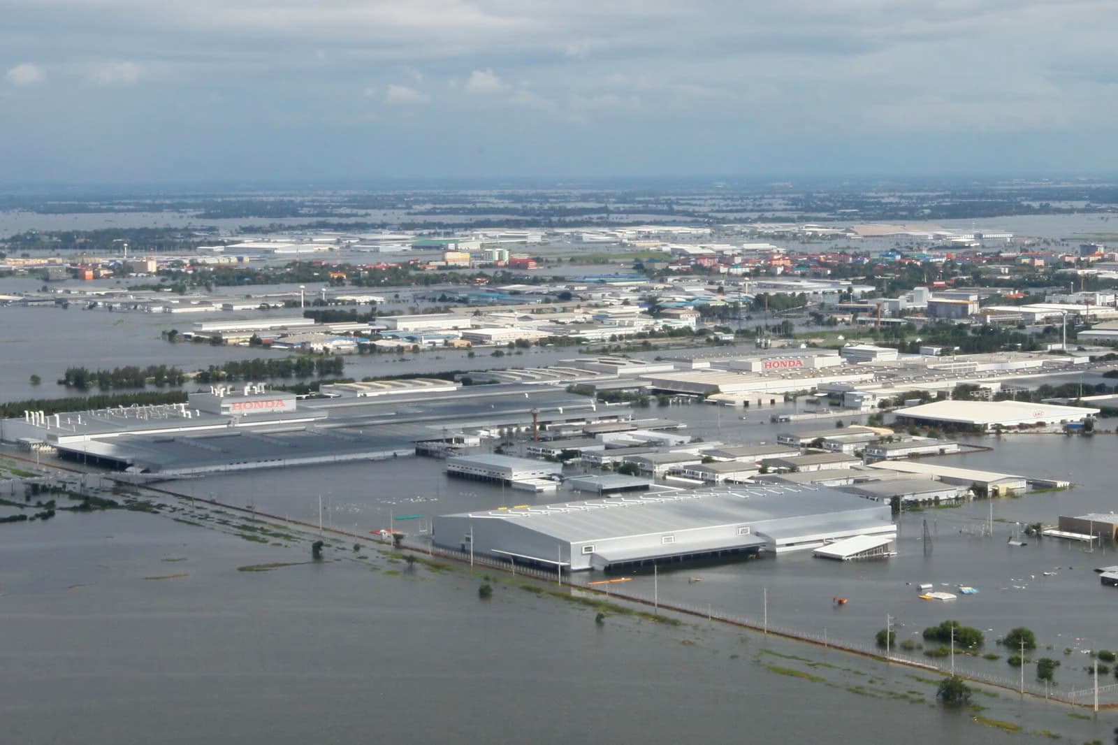 Flooding in Thailand affects 1.17 million households in Bangkok and 27 areas
