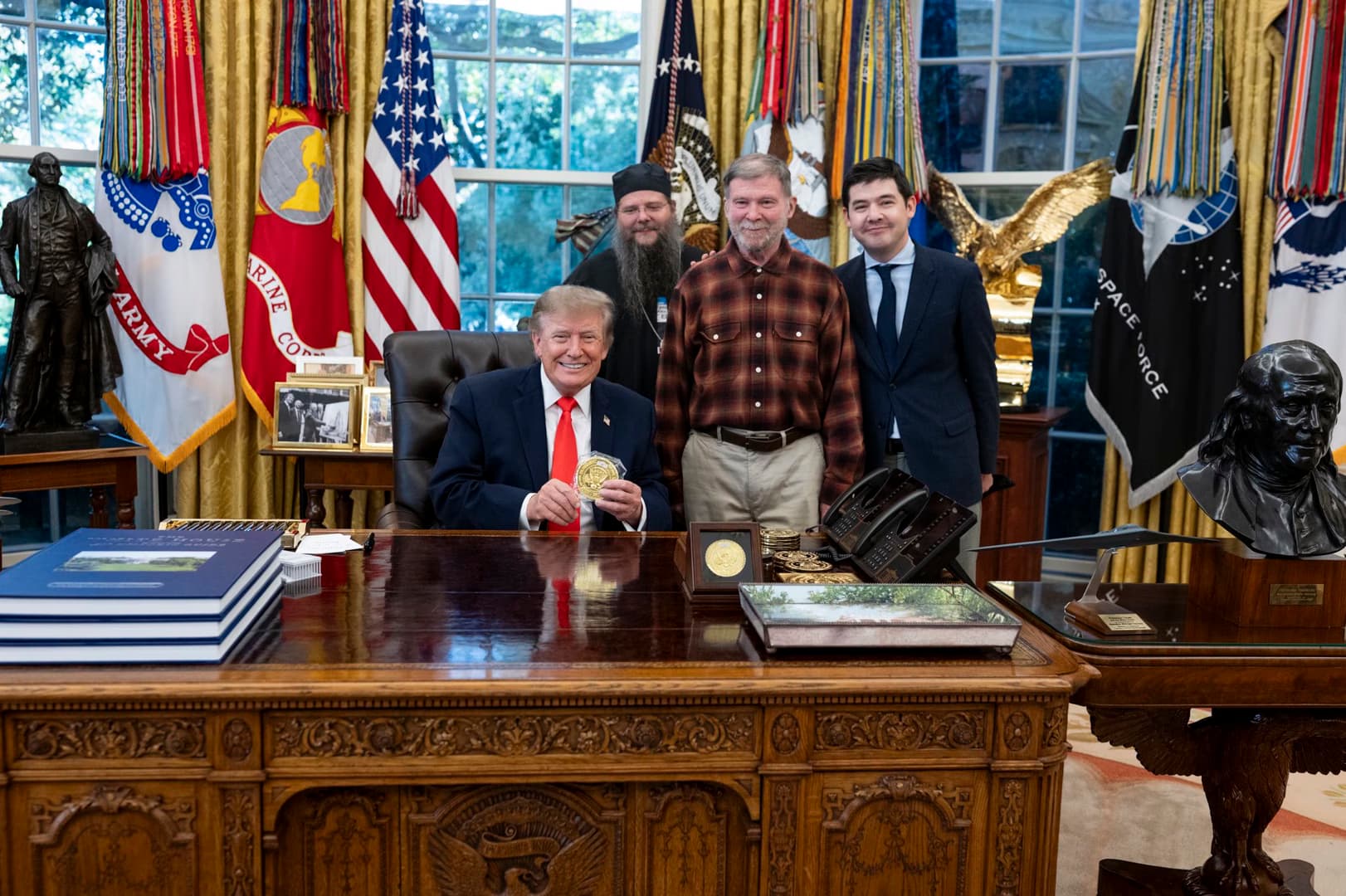 Trump, serbest bırakılan Stephen Hubbard’ı ağırladı: “Aptal insanlar Rusya’ya yaptırım istiyordu”