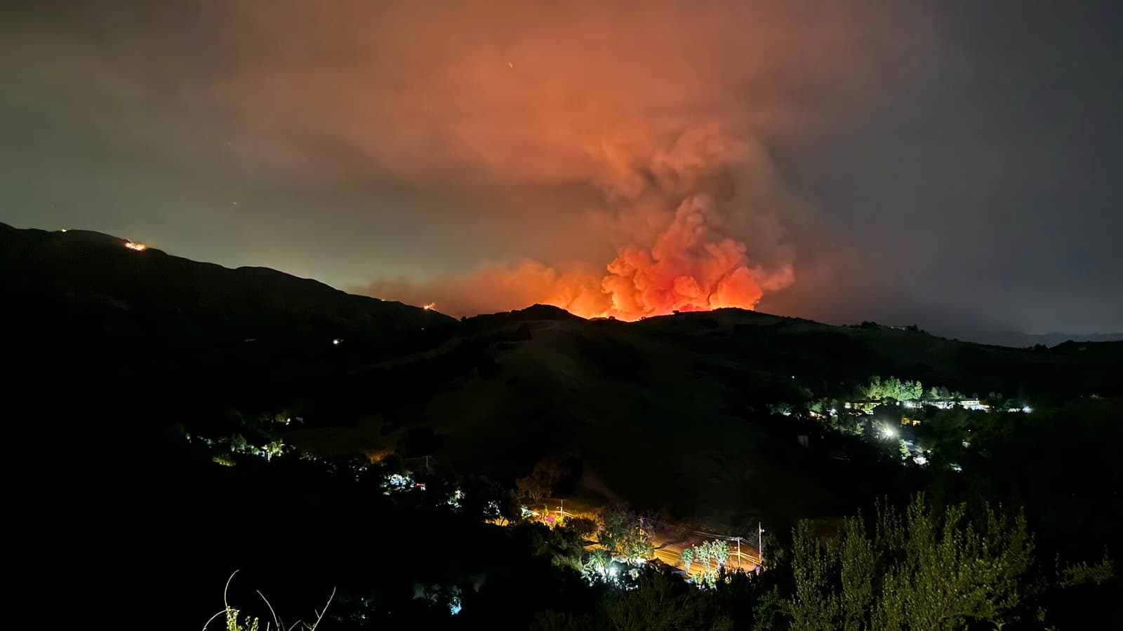 Norte Fire burns homes in Orange County, forcing 16,000 to evacuate
