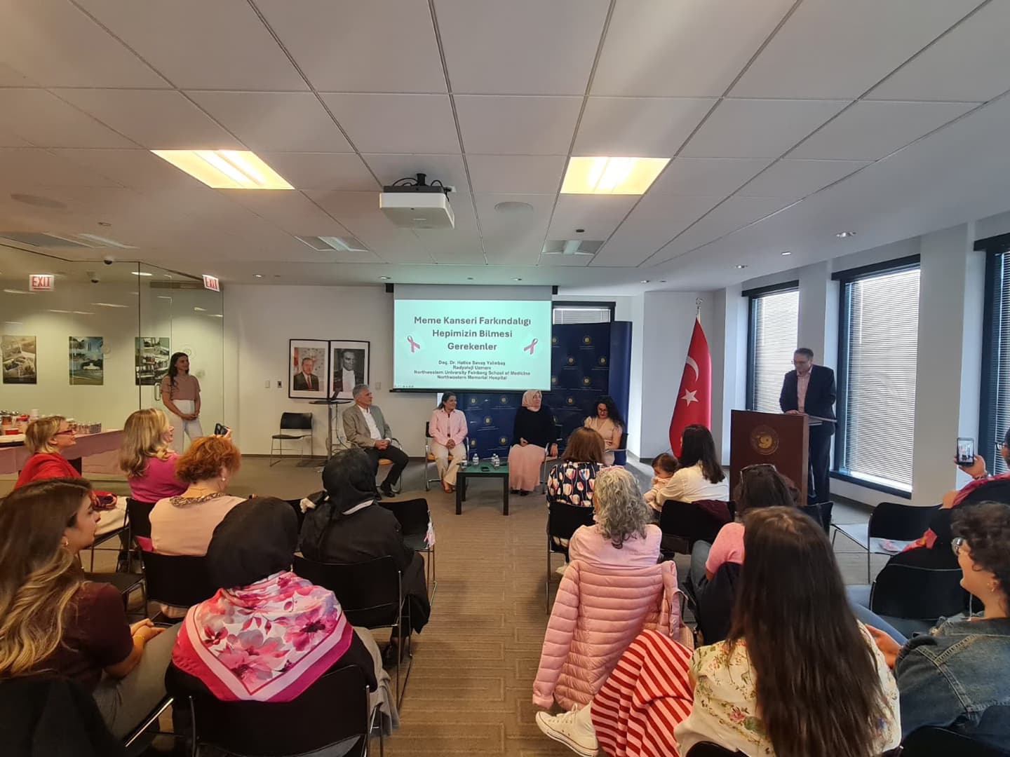 Chicago’daki Türk Başkonsolosluğu, meme kanseri farkındalık etkinliğine ev sahipliği yaptı