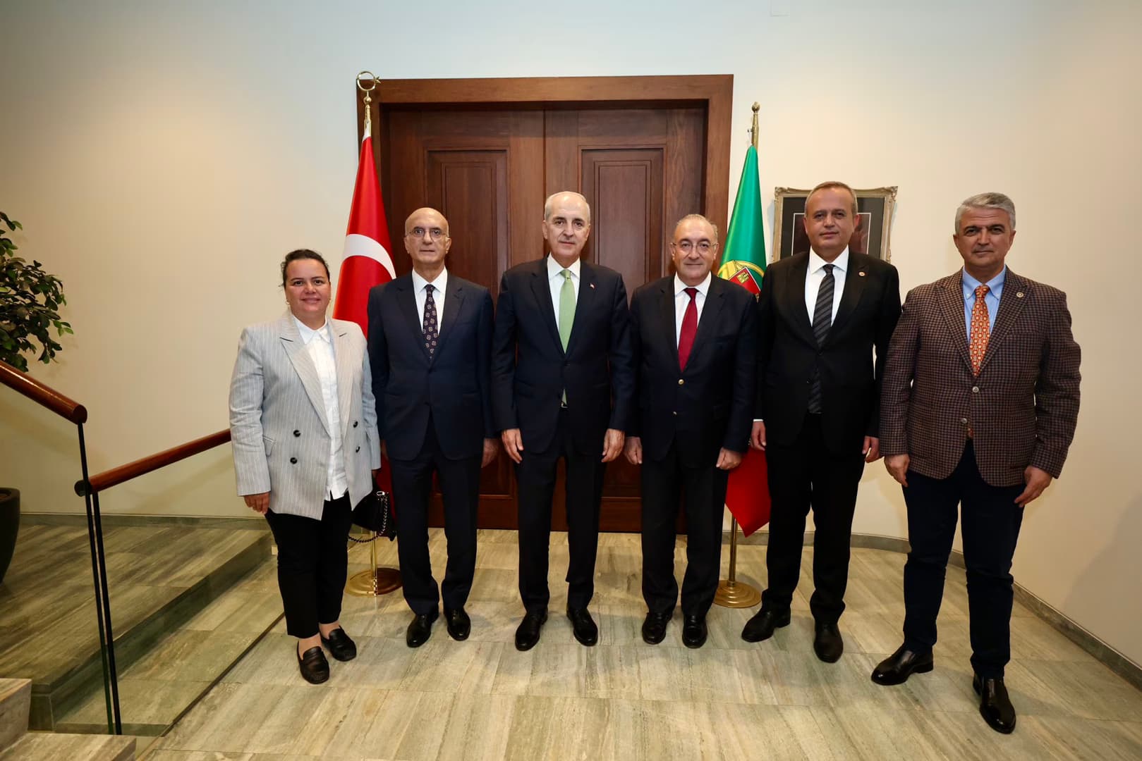 Speaker Kurtulmuş meets Turkish embassy staff in Lisbon during Portugal visit