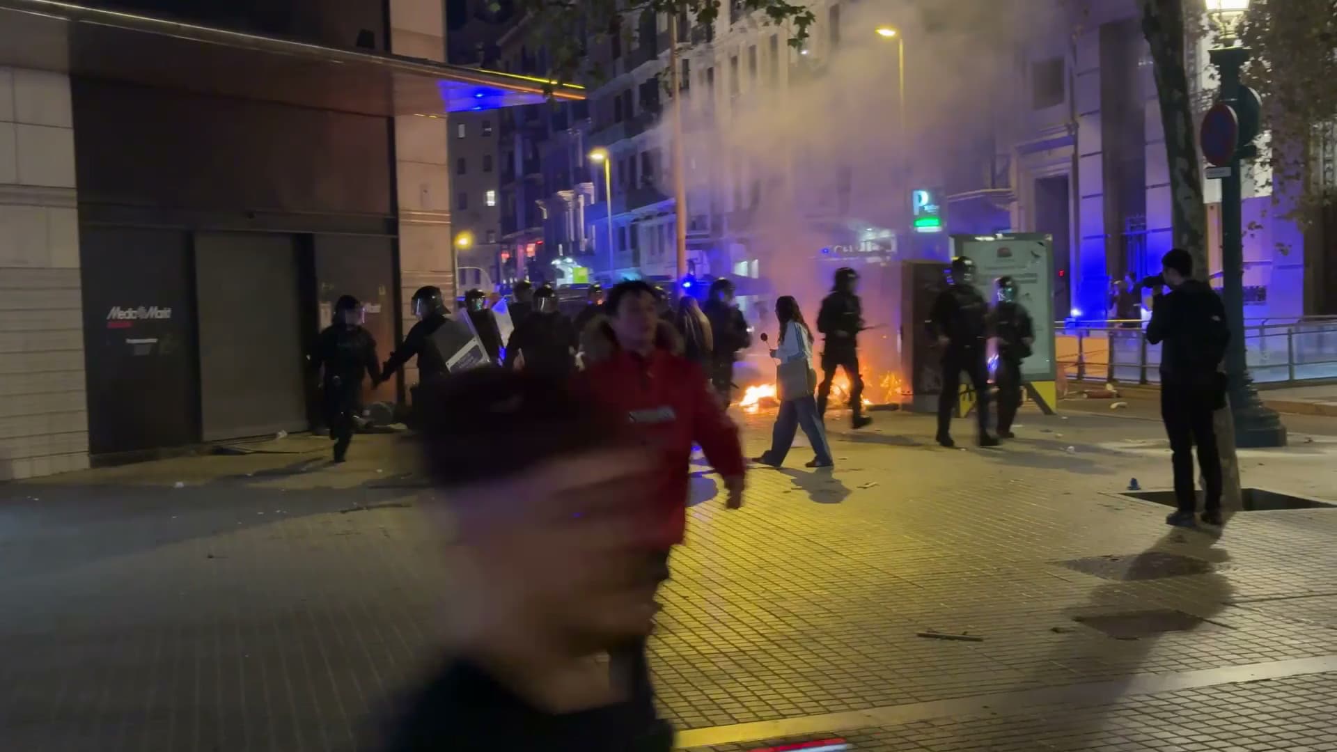 Barcelona youth protest turns to looting and fires; 100 arrested