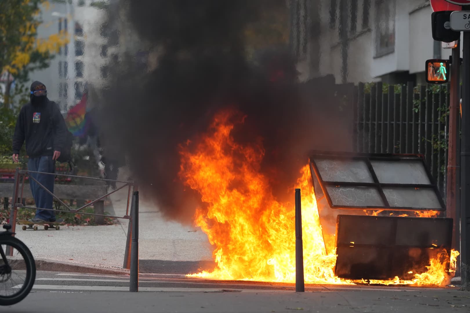 Fransa'da Sarı Yelekliler yaşam maliyetini protesto için yeniden sokağa çıktı