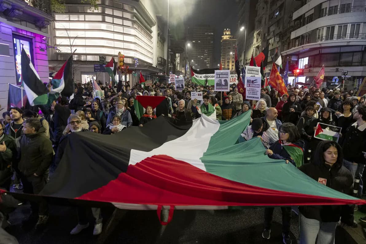 Uruguay’s ruling coalition joins mass pro-Palestine march in Montevideo