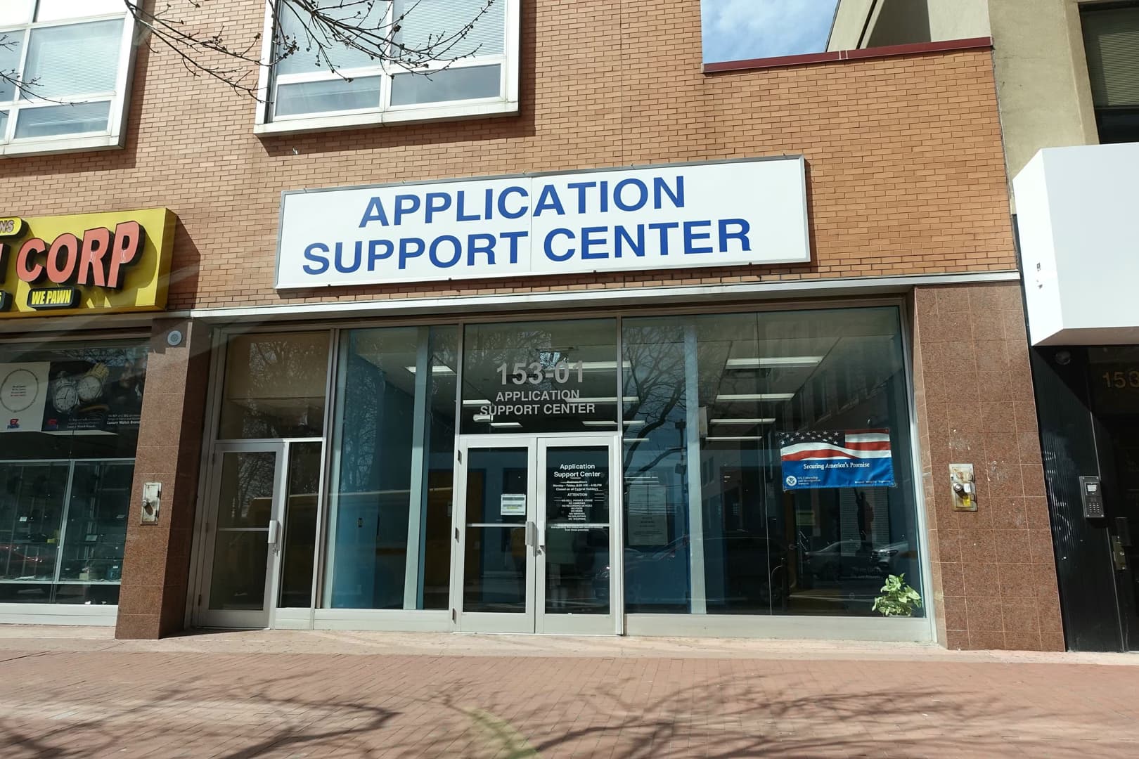 USCIS ترفع رسوم تصاريح العمل لطالبي اللجوء والإفراج المشروط وTPS