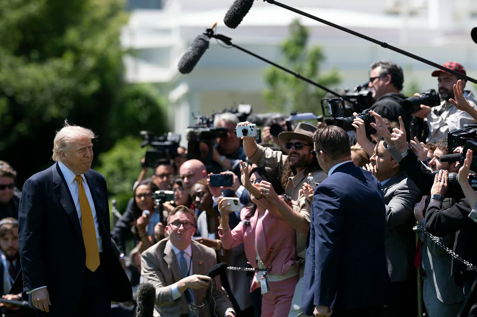 Trump: “Time for Ukraine to get a new president”
