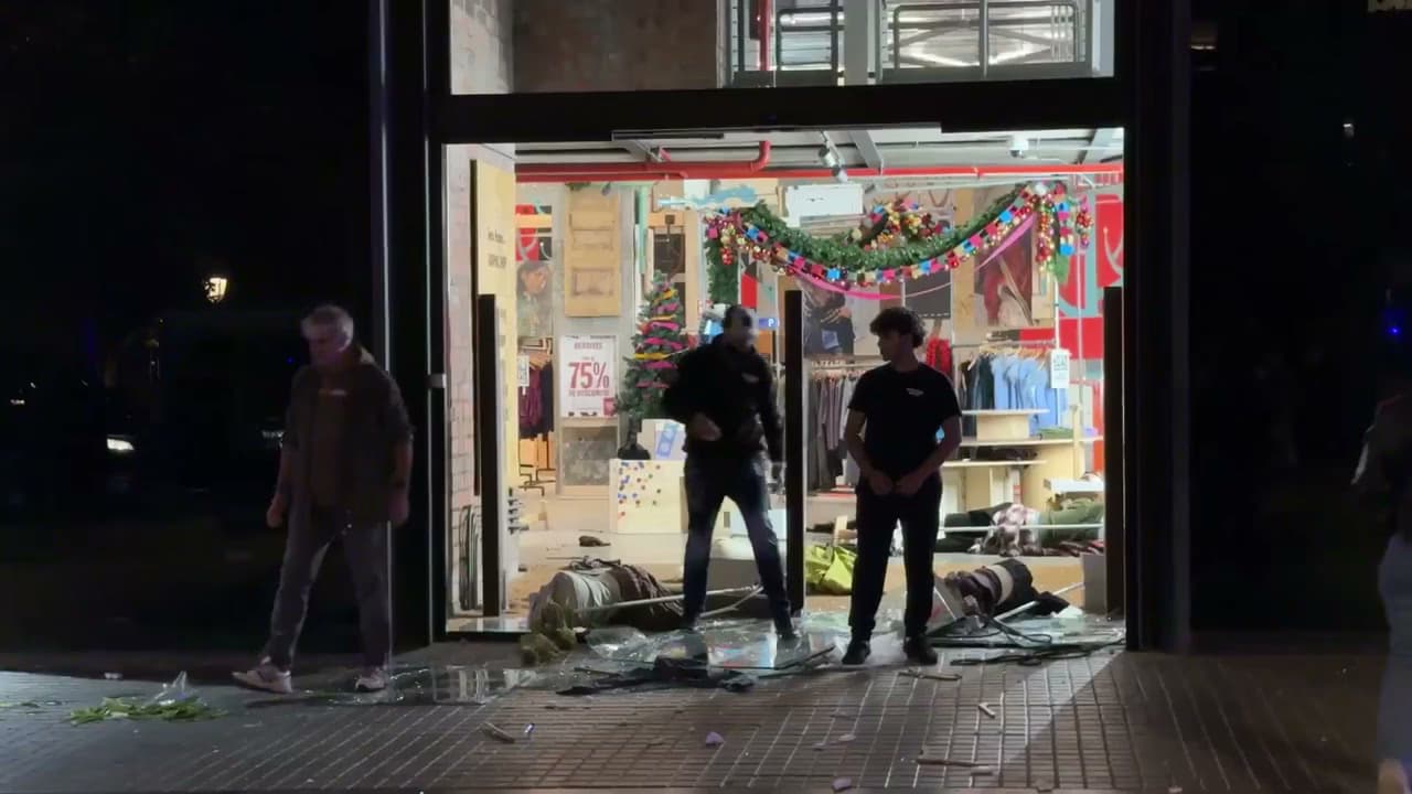 Barselona'da gençlerin protestosundan görüntüler