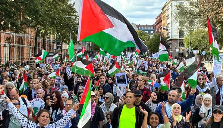 Copenhagen crowds rally for Gaza on ceasefire anniversary, demand arms embargo