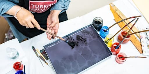 ورشة فن الإبرو (تزيين الورق التركي / الإبرو على الماء)