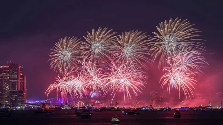 US Breaks World Record With Largest Fireworks Show in History